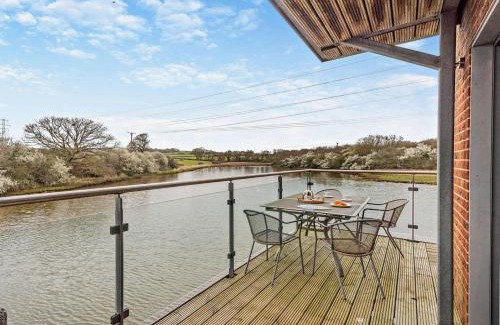 Whippingham House | 4 Bed in East Cowes 94556