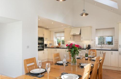 Llangeler House | 4 Bed in Llandysul 66640