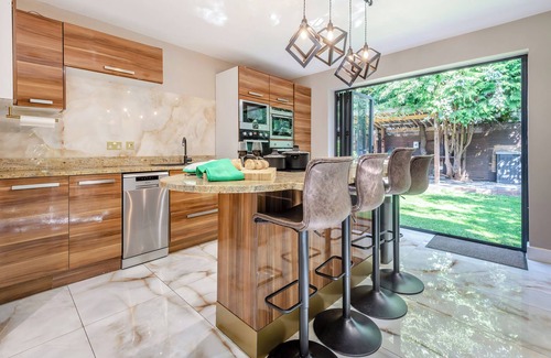 Christchurch Cottage | 4 bedroom accommodation in Bournemouth, near Christchurch