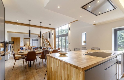 Mansfield Cottage | 4 bedroom accommodation in Edwinstowe