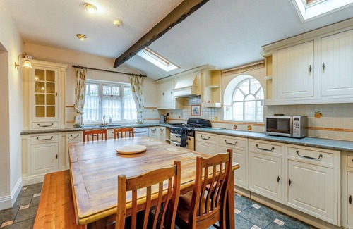 Highbridge Cottage | 4 bedroom accommodation in West Huntspill, Highbridge