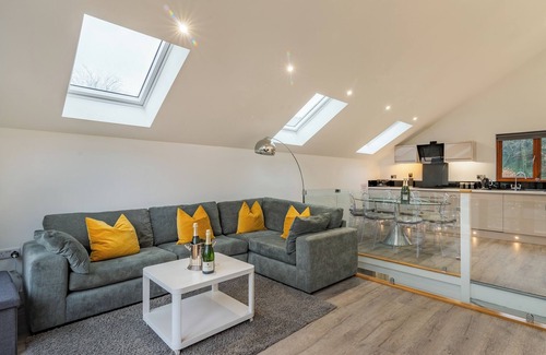 Rastrick Cottage | 4 bedroom accommodation in Elland