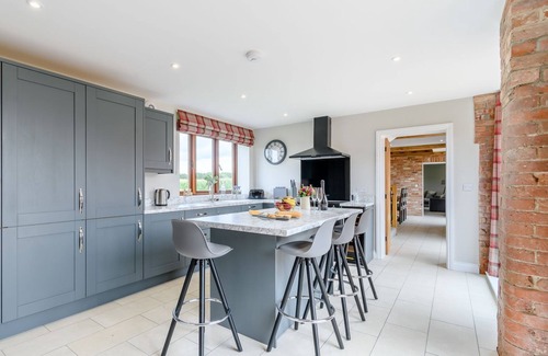 Newark Cottage | 4 bedroom accommodation in East Stoke, near Newark