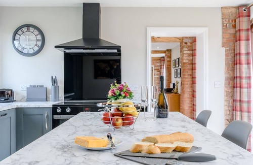 Newark Cottage | 4 bedroom accommodation in East Stoke, near Newark