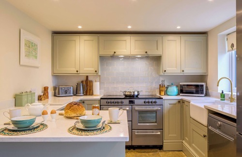 New Forest District Cottage | 4 bedroom accommodation in Woodgreen, near Fordingbridge