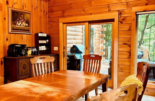 Howard Cabin | 4-bedroom cabin in peaceful Apple Valley with AC, WiFi. Enjoy nature retreat.