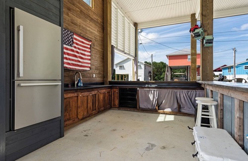 Shoreline Park House | 4-bedroom house in charming Bay St. Louis. Waterfront, pool and outdoor living!