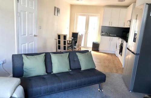 Southampton House | 4 Bedroom House Near Hospital And Motorway