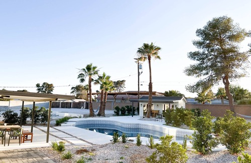 Paradise House | 4 Bedroom Lux Estate, just minutes from the strip!