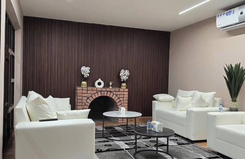 Ras Al Khaimah Resort | 4-bedroom resort in enchanting Kadrah with WiFi, AC