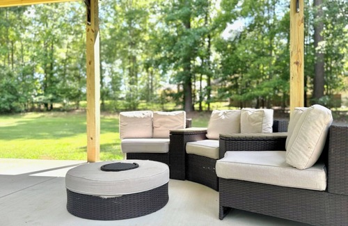 Fountain Inn House | 4 Bedroom Retreat w/Hot Tub on Private Acre of Wooded Land