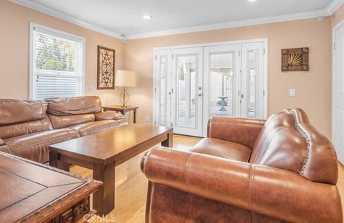 Riverside Apartment | 4 Bedroom Single family L-594199 by Houzlet