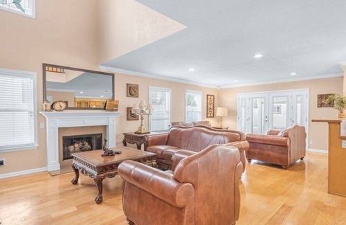 Riverside Apartment | 4 Bedroom Single family L-594199 by Houzlet