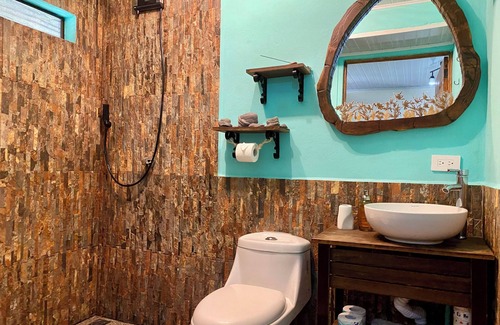 Dominical Hotel | 4-bedroom unit in charming Playa Dominical with WiFi, AC