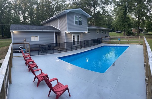 Duncanville House | 4-Bedroom w/Pool (sleeps 12) 15 minutes to UA