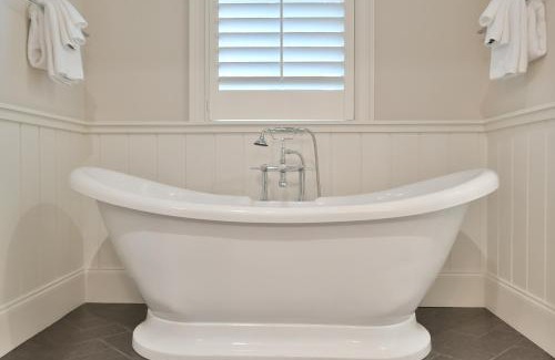 Olde Town House | 4 Bedroom Wilson Village Home 5042