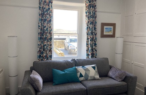 New Quay House | 4 Bedroomed Cottage, So Close To The Beach That You Can See The Dolphins