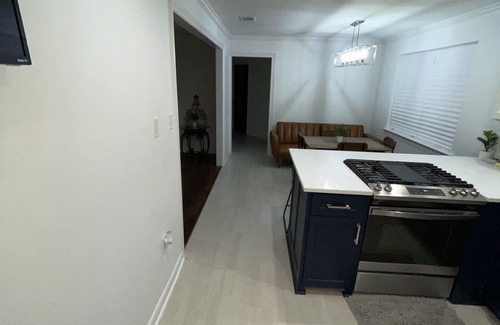 Park Forest - LA North House | 4 bedrooms 2 baths Sleeps 10 - Big Yard - Completely Remodeled and Updated