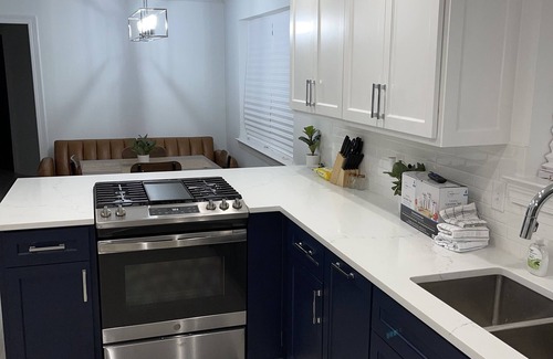 Park Forest - LA North House | 4 bedrooms 2 baths Sleeps 10 - Big Yard - Completely Remodeled and Updated