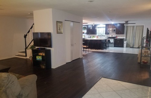 Lake Magdalene House | 4 Bedrooms 3000 sqf Pool Home - Jetted Tub & Rain Shower in Master Bathroom