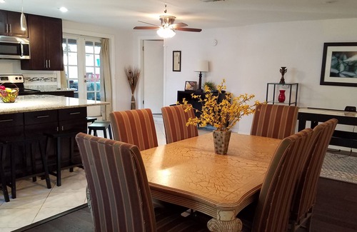 Lake Magdalene House | 4 Bedrooms 3000 sqf Pool Home - Jetted Tub & Rain Shower in Master Bathroom