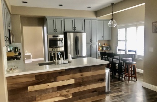 Windsor House | 4 bedrooms 5 beds 3 full bathrooms - price depends on the number of rented days.