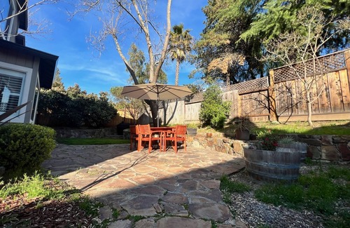 Windsor House | 4 bedrooms 5 beds 3 full bathrooms - price depends on the number of rented days.