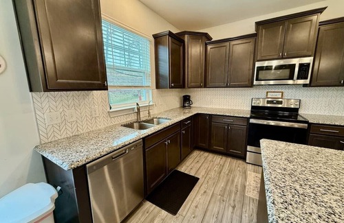 Trinity House | 4 Bedrooms 5 Miles to High Point Furniture Market