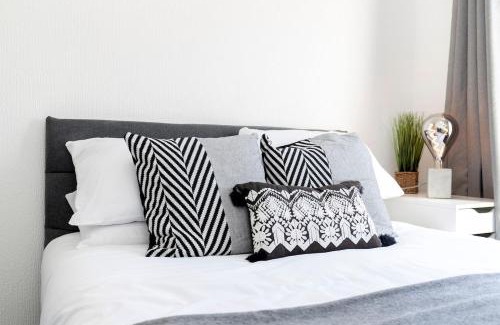 Darlington House | 4 BEDS, 4 BATHS home, central Darlington