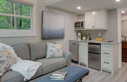 Groveoak Cabin | #4 (Birch) Luxury Treehouse near Lake Guntersville