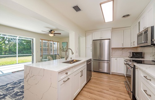 Coquina Sands House | 4 blocks to the Lowdermilk beach. Walk to movie theatre, mall and grocery store