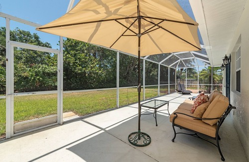 Coquina Sands House | 4 blocks to the Lowdermilk beach. Walk to movie theatre, mall and grocery store