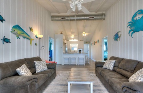 Long Beach House | 4 BR 2 BA OCEANFRONT COTTAGE - Big Deck, & AMAZING Ocean Views! - Book Now!