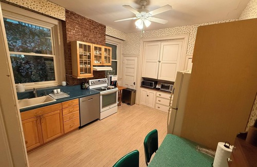 Shadyside House | 4 br 2 baClassical Victorian Home Off Walnut Street in Shadyside Pittsburgh