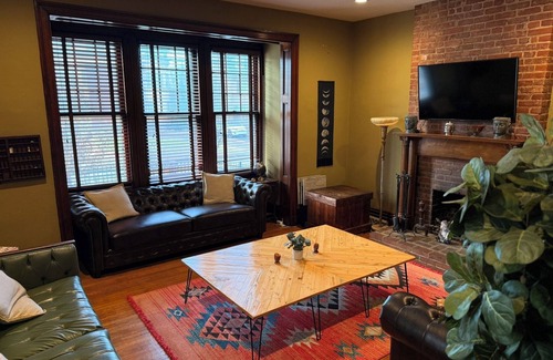Shadyside House | 4 br 2 baClassical Victorian Home Off Walnut Street in Shadyside Pittsburgh