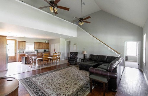 Normandy House | 4 BR Ranch Stay on the Duck River with Ponds HS#3