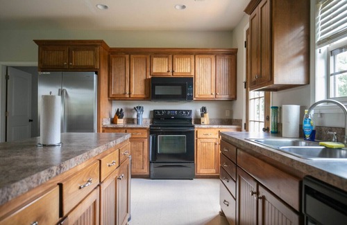 Normandy House | 4 BR Ranch Stay on the Duck River with Ponds HS#3