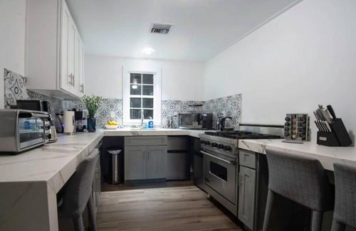 Faubourg Marigny Hotel | 4 BR - Sleeps 8! Celebrity Villa Next to Frenchman St