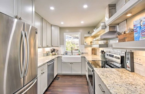 Demorest House | 4 BR updated house on Chattahoochee River! Fish, Swim, Tube, and Kayak all day!