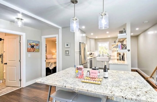 Demorest House | 4 BR updated house on Chattahoochee River! Fish, Swim, Tube, and Kayak all day!