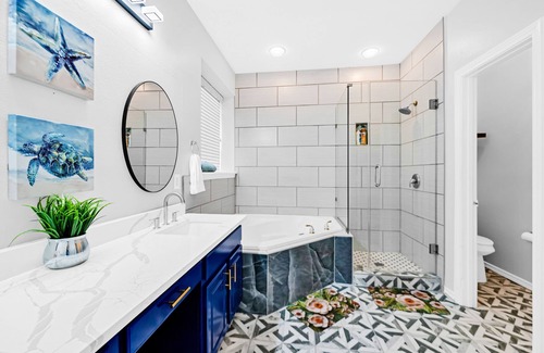 South Arlington House | 4 BR w/ Pool 10 min to Six flags