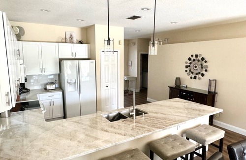 Sunset Lakes House | 4 BR W/Private Pool, Game Room & Wireless Internet