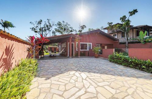 Olaria House | 4 dorm com piscina a 350 m de Camburizinho