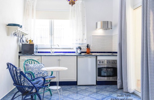 Canillas de Aceituno Villa | 4 Holiday Homes near beach, lake and mountains + Pool + Jacuzzi for 10 guests