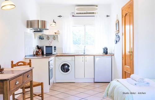 Canillas de Aceituno Villa | 4 Holiday Homes near beach, lake and mountains + Pool + Jacuzzi for 10 guests