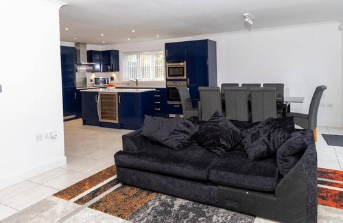 Sheerness House | 4 Luxurious Executive Villa