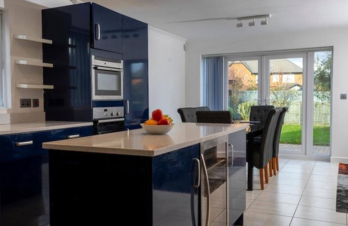 Sheerness House | 4 Luxurious Executive Villa