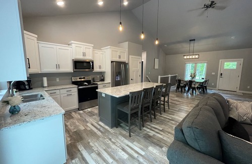 Egg Harbor House | 4 Master Suites with Hot Tub that Sleeps 12 in Door County!