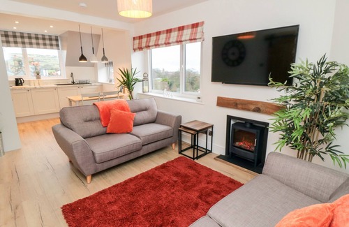 Fylingthorpe Cottage | 4 MAYPOLE GREEN, pet friendly in Fylingthorpe