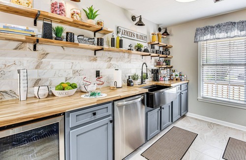 Church Street House | 4 Mi to Airport: Atlanta Home w/Deck & Hot Tub